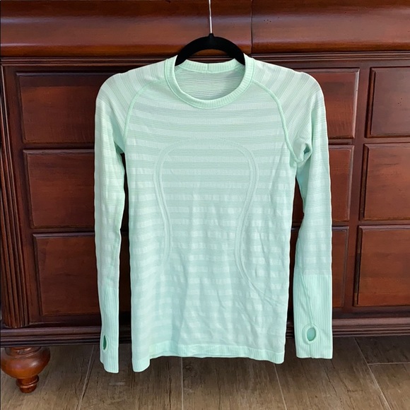 Lululemon Top - Picture 2 of 8